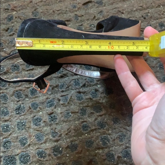 Heels - Picture 4 of 4